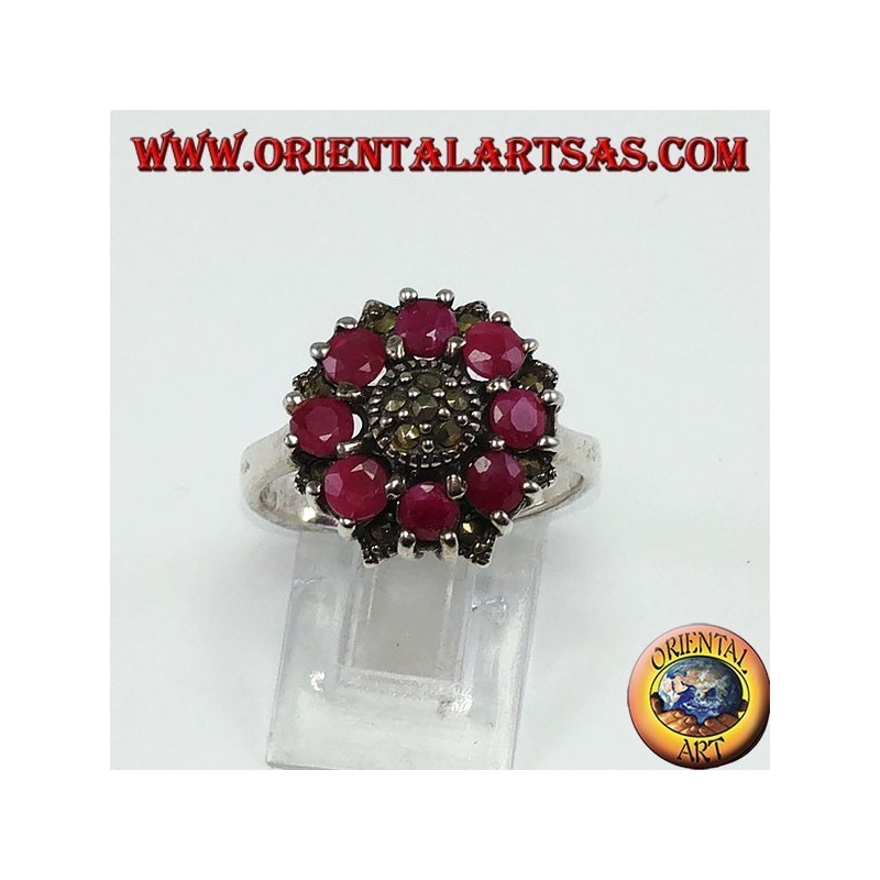 Bague en argent avec 8 rubis ronds et marcassites au centre