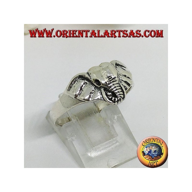 Anello in argento con una testa di elefante
