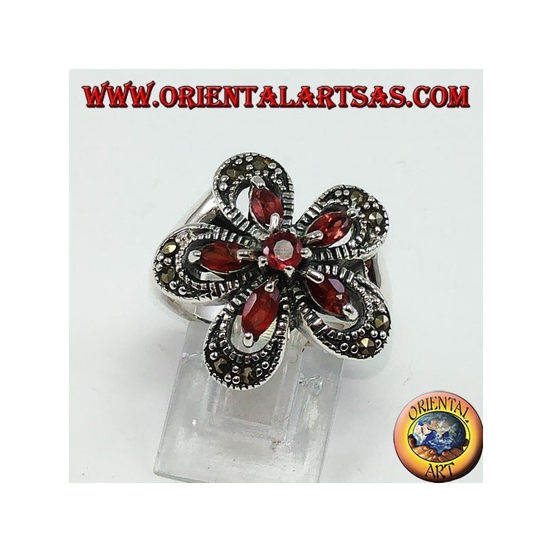 Silver ring in the shape of a flower with 5 shuttle garnets and a central round