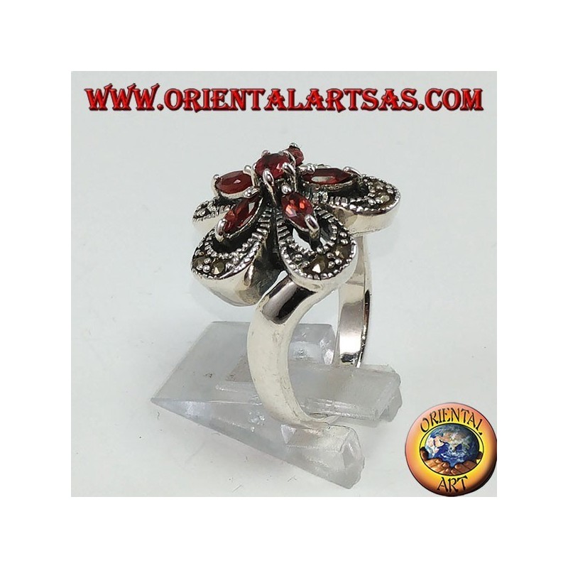 Silver ring in the shape of a flower with 5 shuttle garnets and a central round