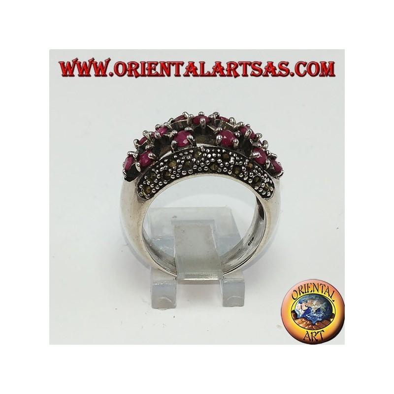 Bague en argent avec bande perforée arrondie avec 13 rubis sertis