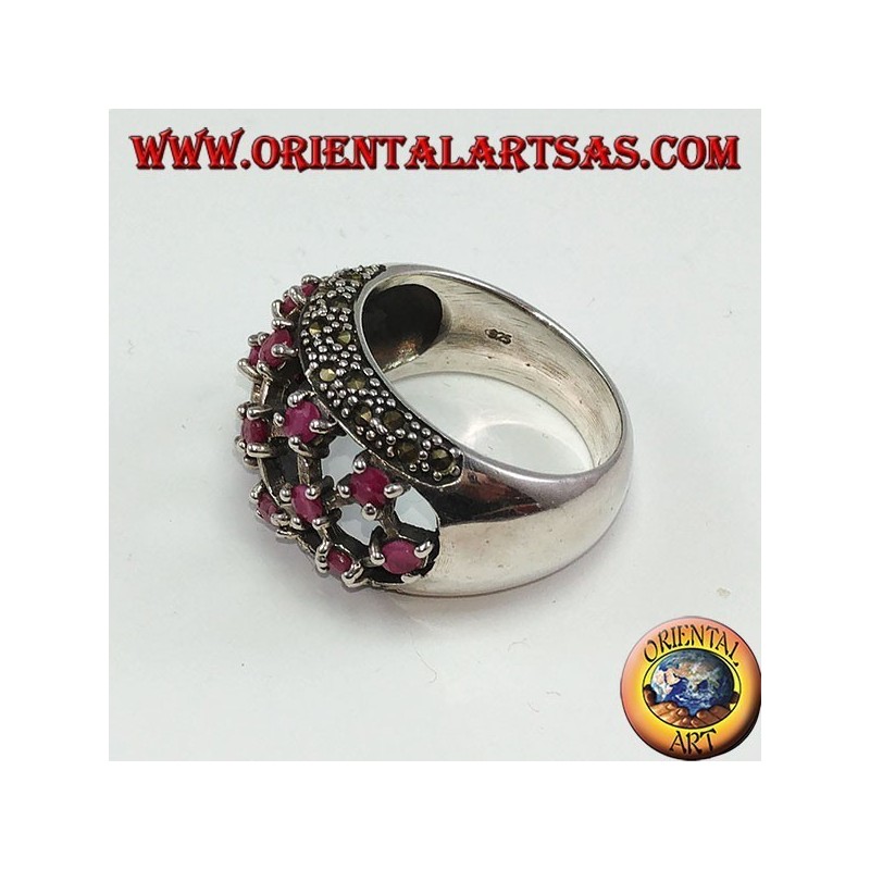 Bague en argent avec bande perforée arrondie avec 13 rubis sertis