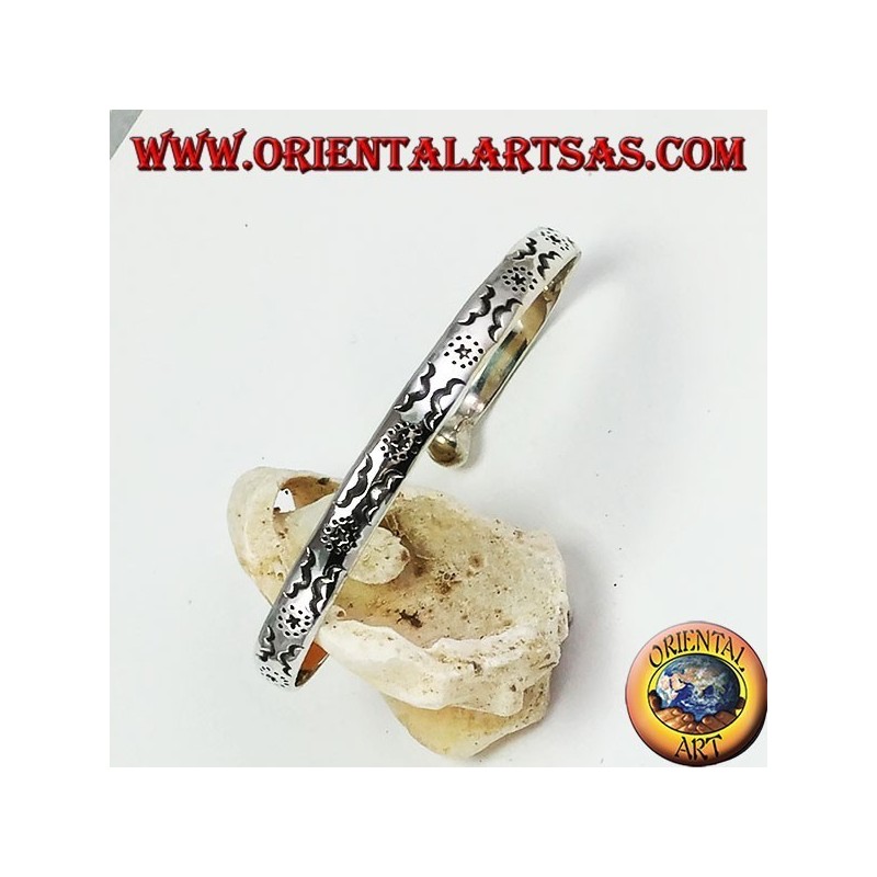 Rigid bracelet in silver, with stars and clouds engraved by hand