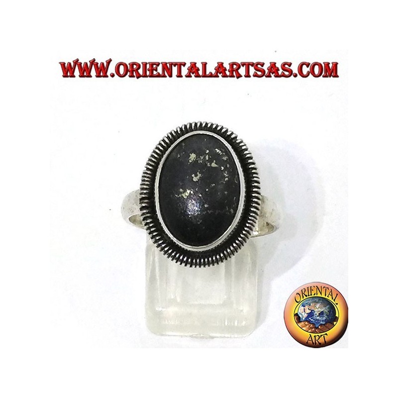 Anello in argento con lapislazzuli ovale naturale bordato da una spirale