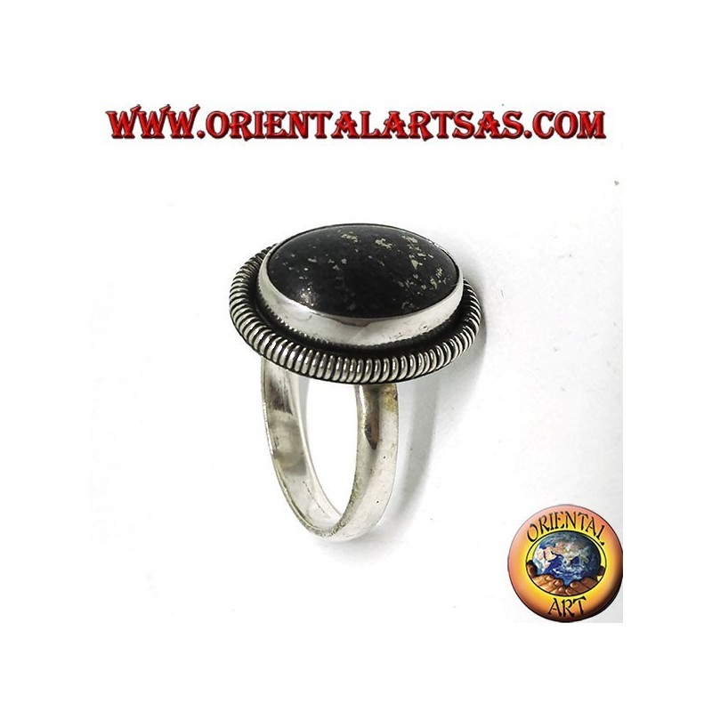 Anillo de plata con lapislázuli oval natural bordeado con una espiral.