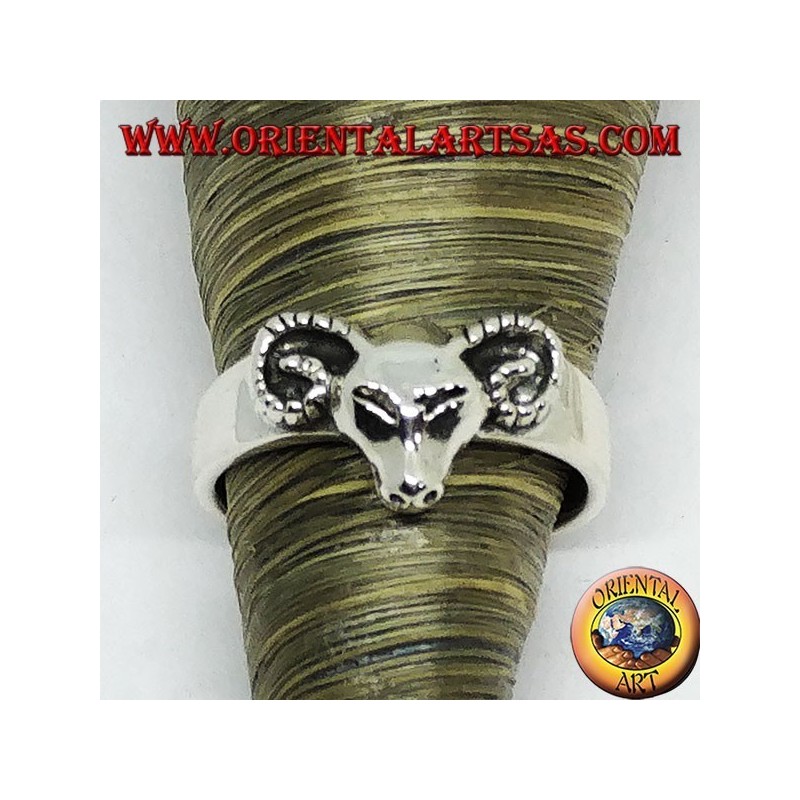 Bague en argent avec tête de bélier