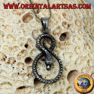 Colgante en plata serpiente retorcida en forma de ocho.