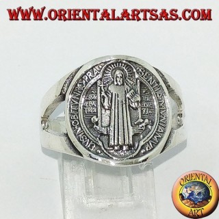Anello in argento di san Benedetto con croce all'interno