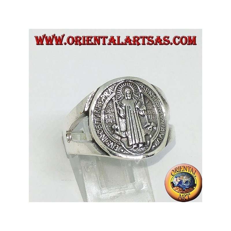Anello in argento di san Benedetto con croce all'interno