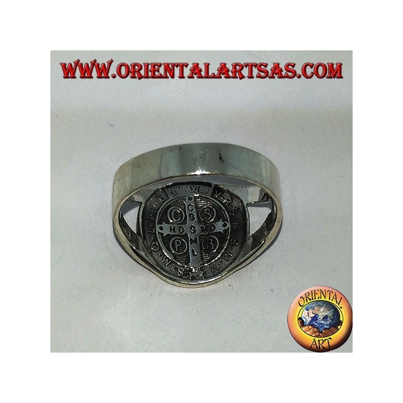 Anello in argento di san Benedetto con croce all'interno