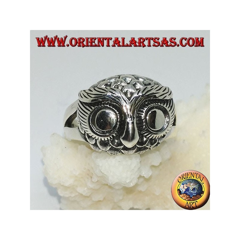 Anello in argento con testa di gufo ad occhi grandi