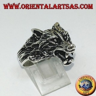 Anillo de plata, cabeza de lobo gruñendo.