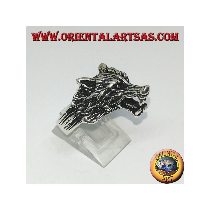 Anillo de plata, cabeza de lobo gruñendo.