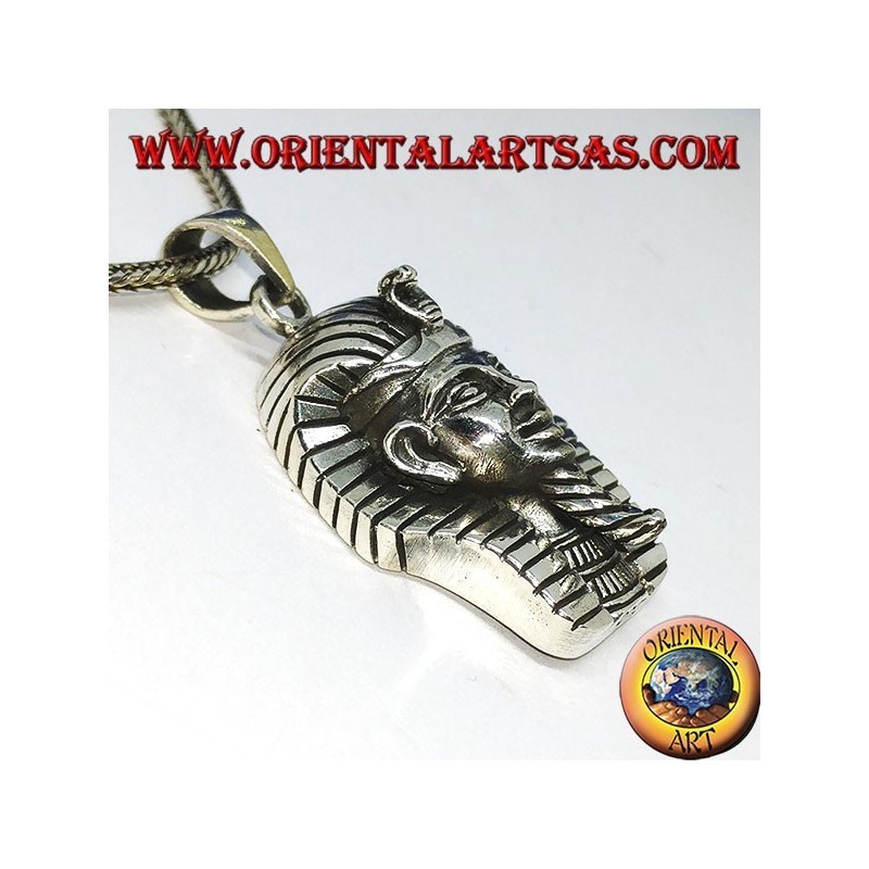 Colgante de plata de la máscara funeraria de Tutankamon.