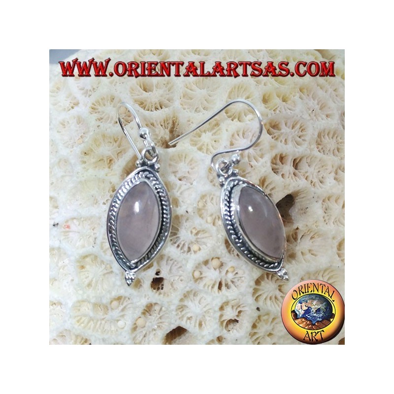 Silberohrringe mit einem Zopf um einen Rosenquarz