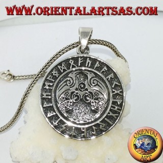 Colgante de plata Huginn y Muninn (los cuervos de Odin) con las runas alrededor
