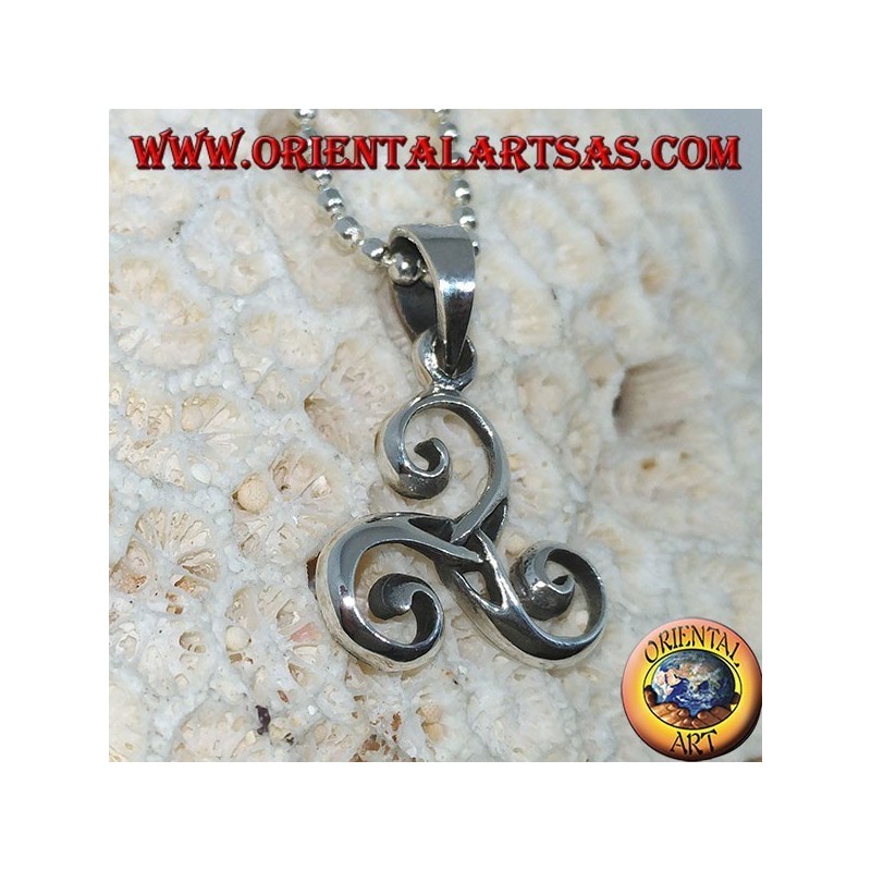 Triskele pendentif en argent, triskell, triskelion avec noeud en tyrone au centre