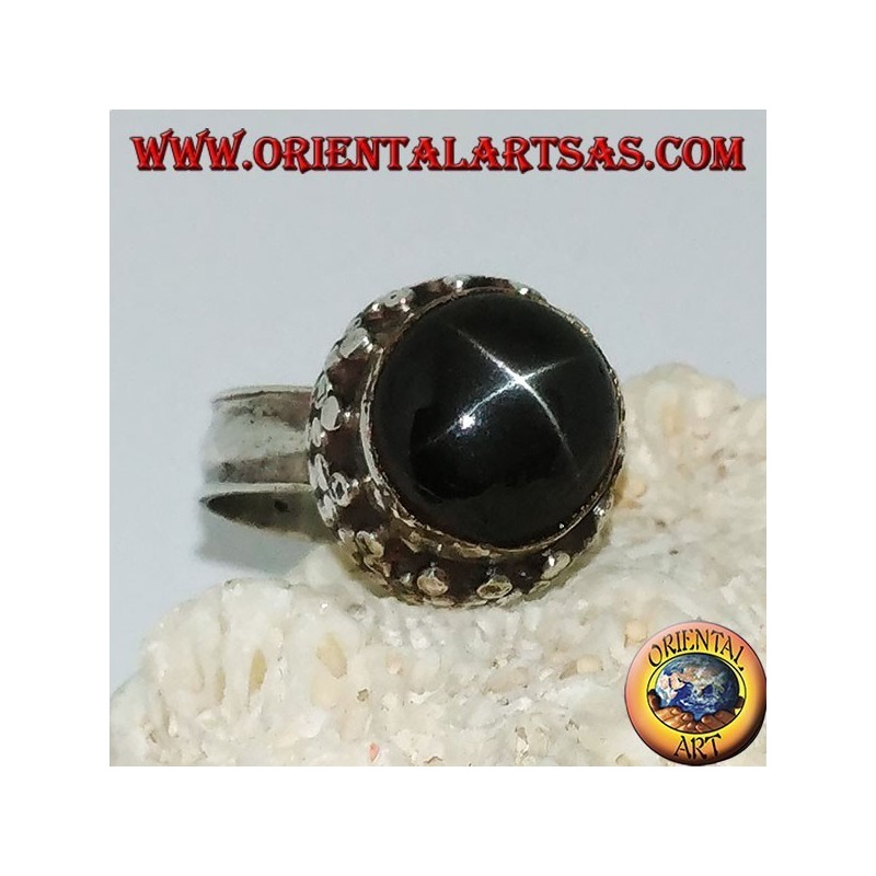 Anello in argento a bordo alto con Black Star tonda incastonata