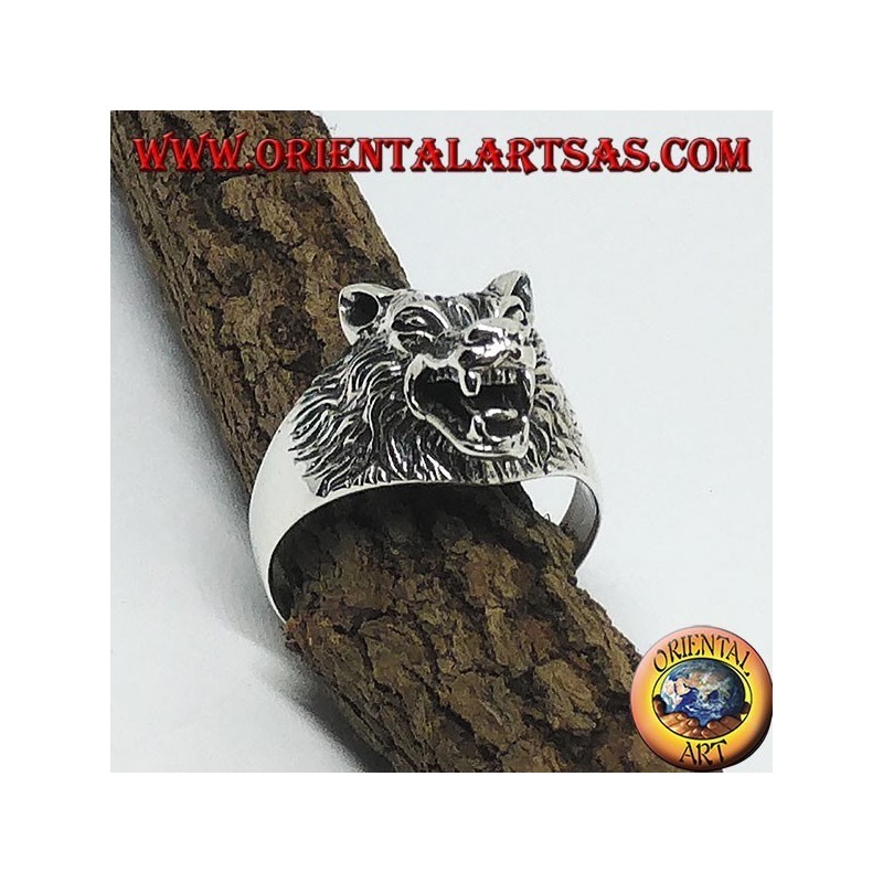 Silver ring, with a wolf's head that growls
