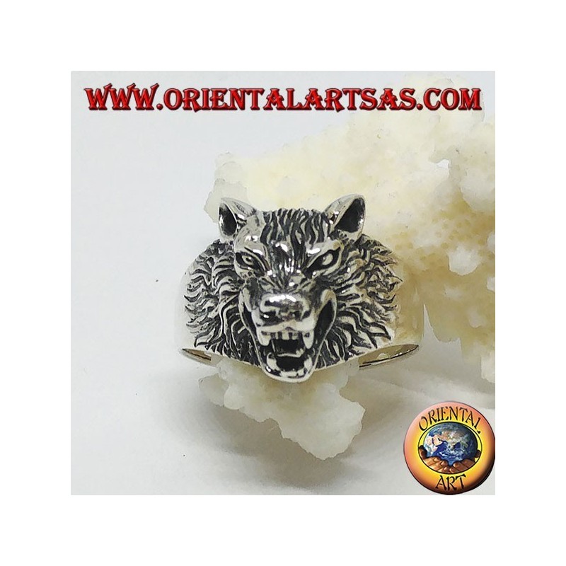 Silver ring, with a wolf's head that growls