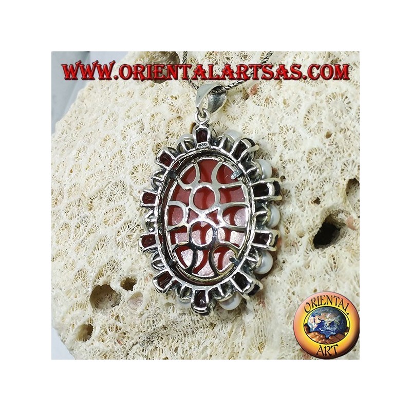 spilla in argento cammeo su Cypraecassis Rufa con  granati e marcassite