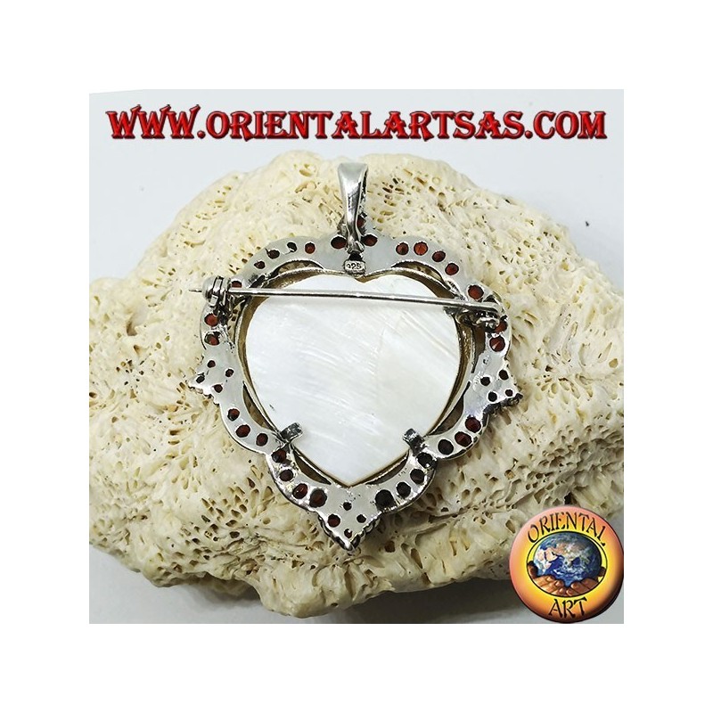 Broche pendentif en forme de coeur en argent avec camée en nacre entourée de grenats