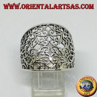 Bague en argent avec bande incurvée à motif floral