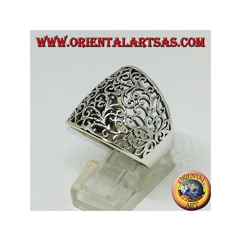 Anello in argento a fascia bombata traforata floreale