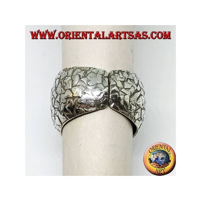 Convex ring in silver hammered with splinters handmade