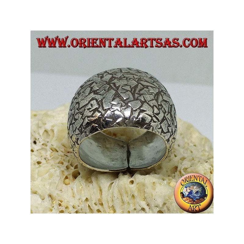 Convex ring in silver hammered with splinters handmade