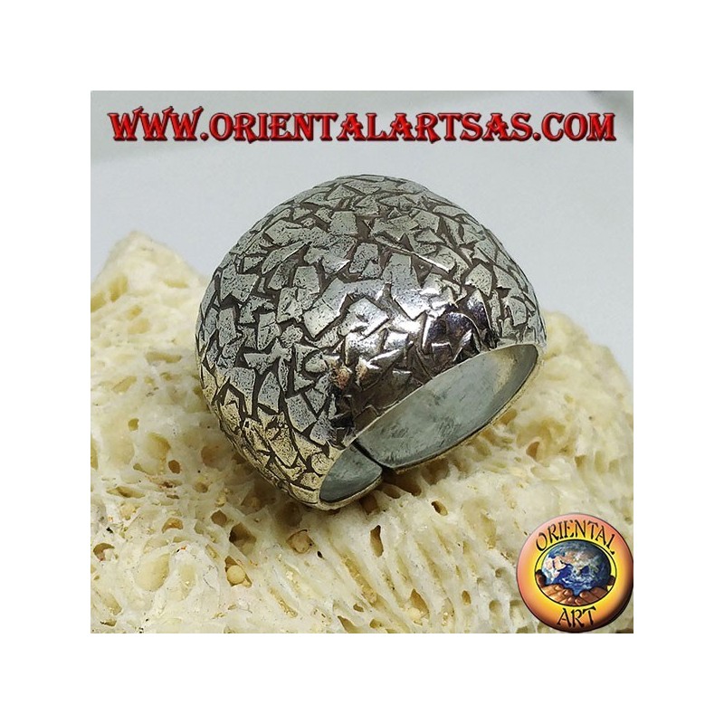 Convex ring in silver hammered with splinters handmade