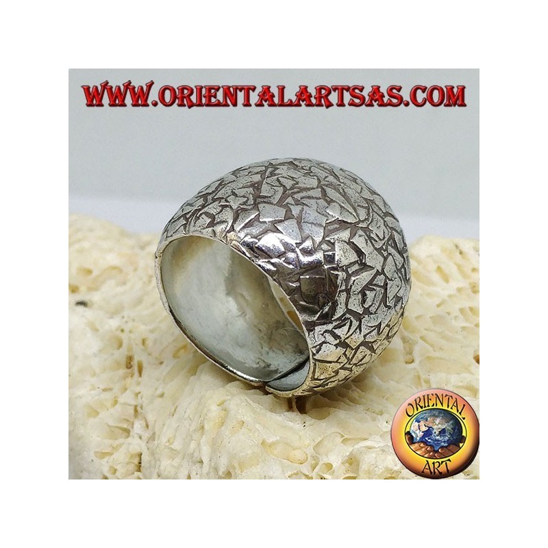Bague convexe en argent martelé avec des éclats à la main