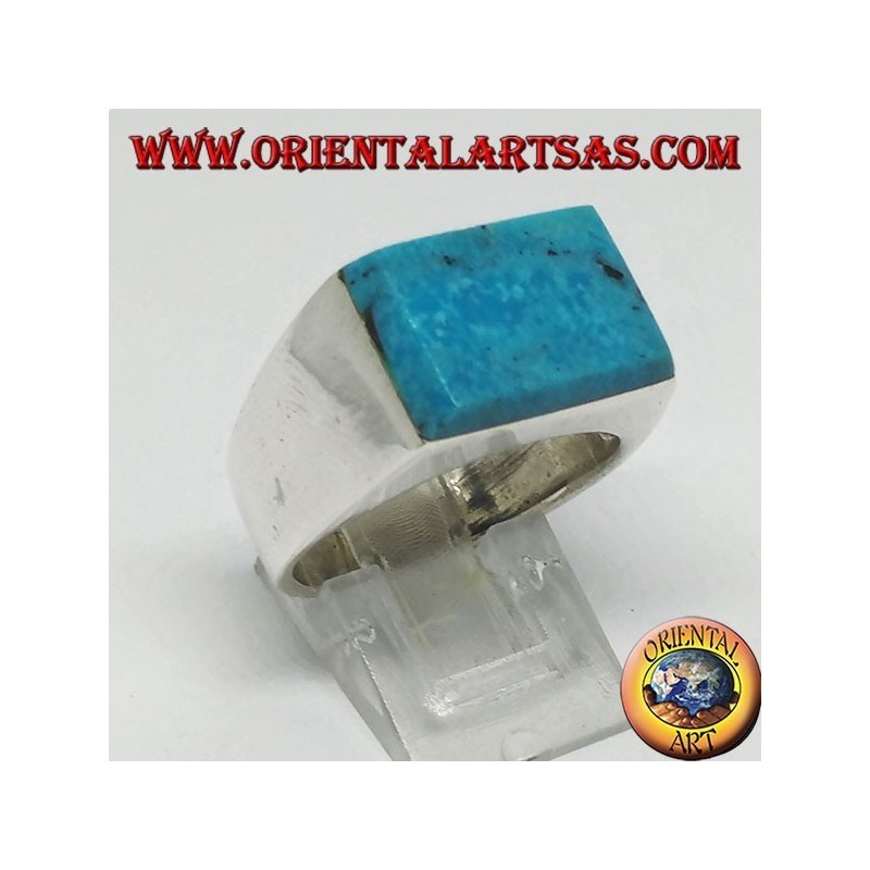 Anillo de plata con turquesa rectangular superpuesta.