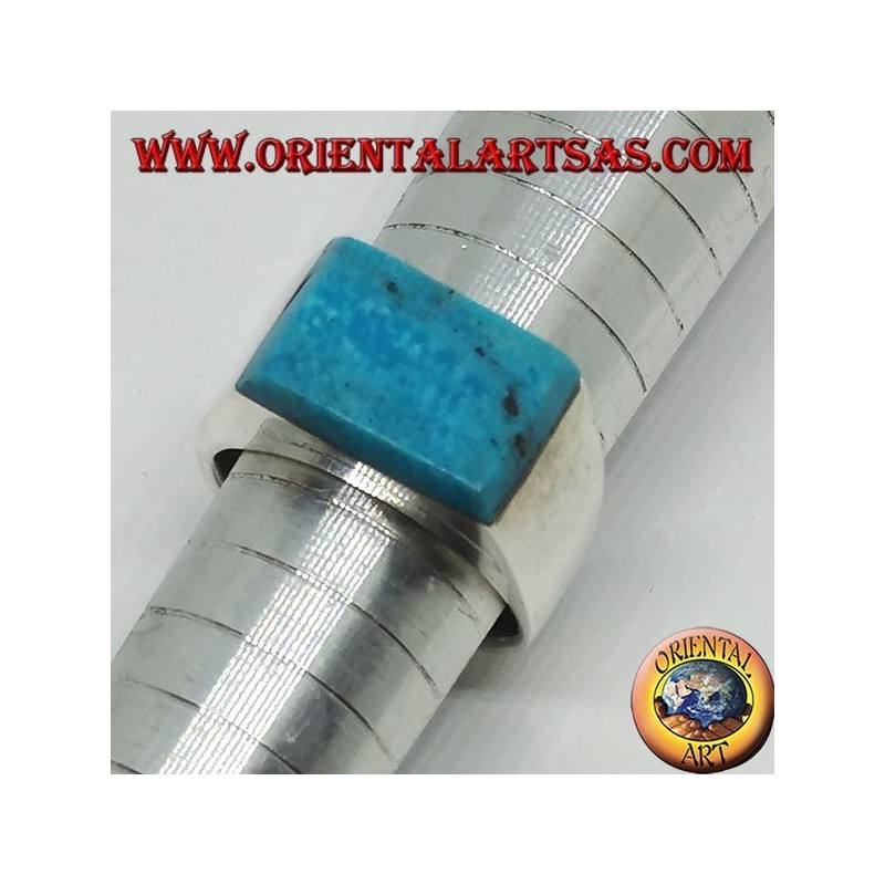 Anillo de plata con turquesa rectangular superpuesta.