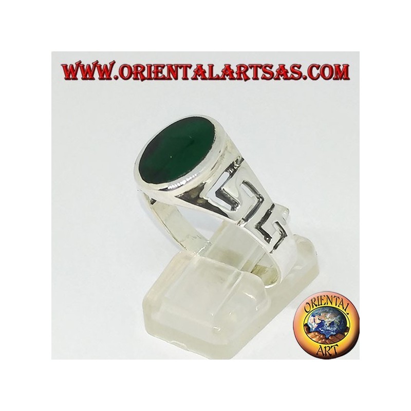 Bague en argent avec ed grec sculpté   agate verte ovale