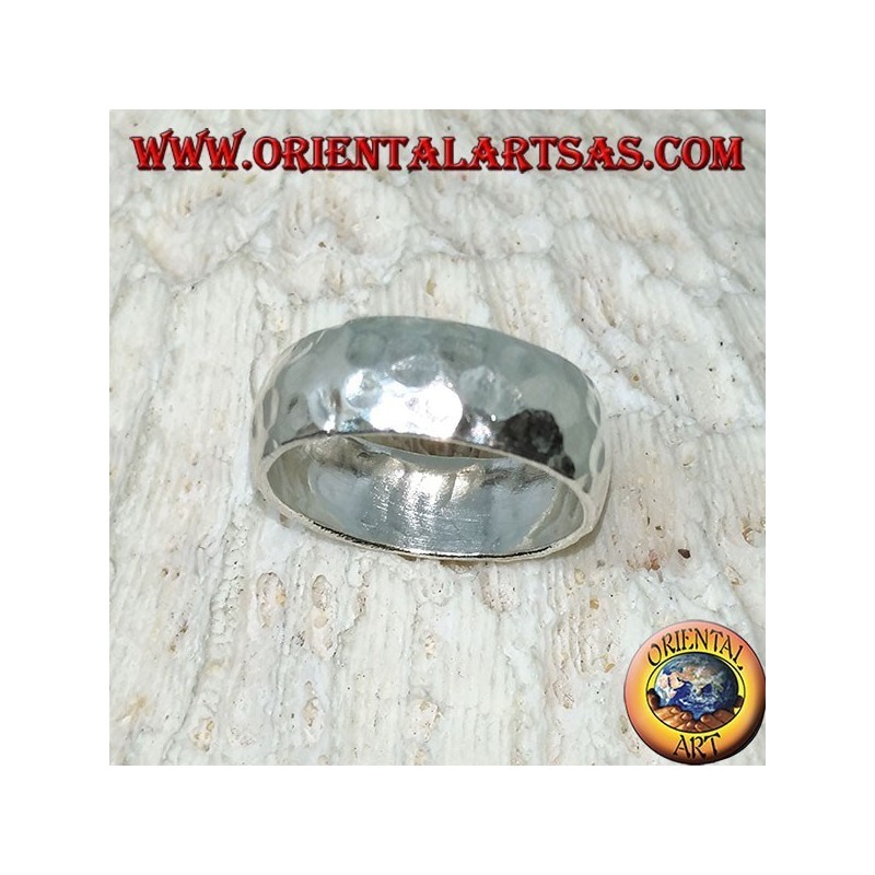 Abgerundeter, gehämmerter 8-mm-Silberring. handgemacht