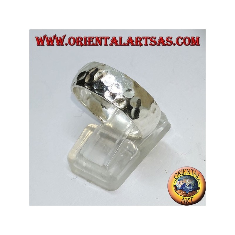 Abgerundeter, gehämmerter 8-mm-Silberring. handgemacht