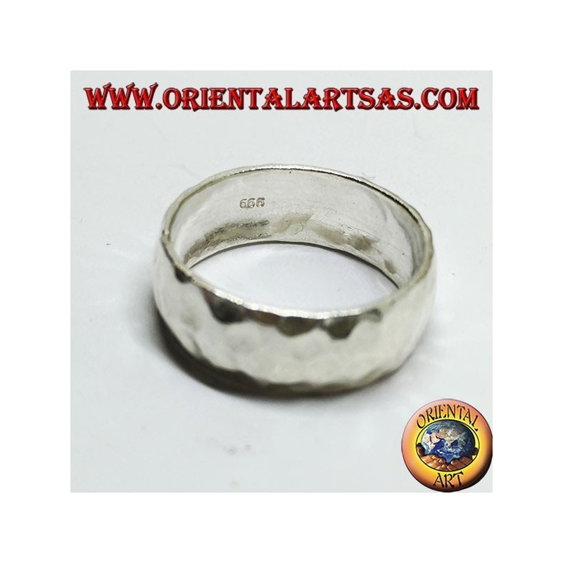 Abgerundeter, gehämmerter 8-mm-Silberring. handgemacht