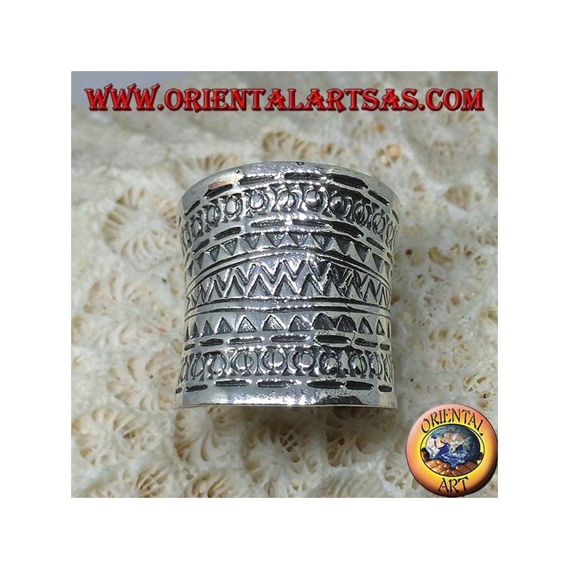 Bague concave en argent avec motifs géométriques
