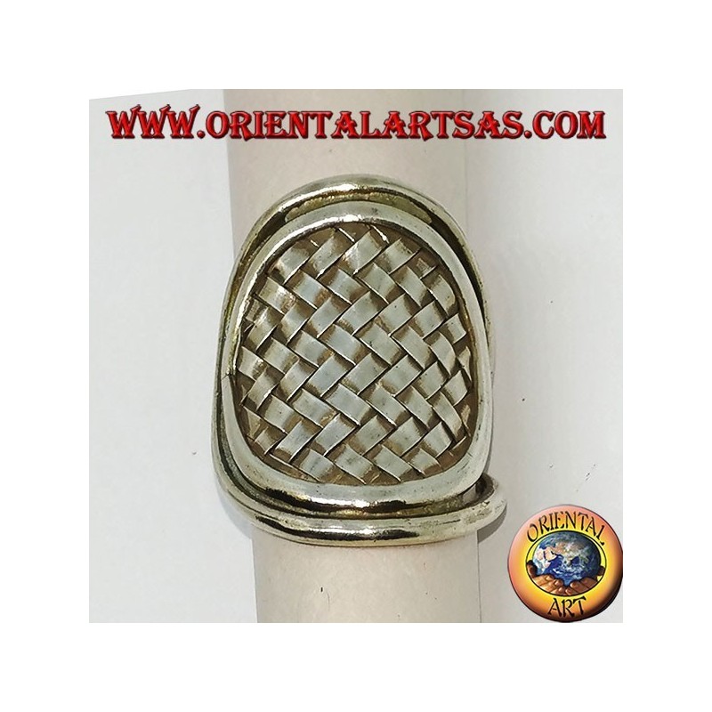 Anillo de plata, escudo trenzado de Karen hecho a mano.