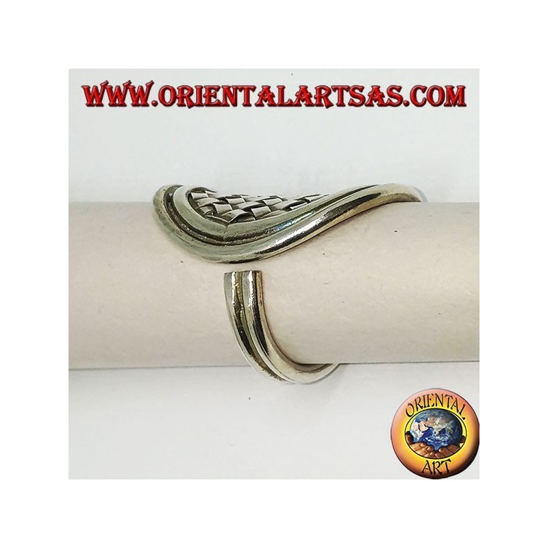 Anillo de plata, escudo trenzado de Karen hecho a mano.