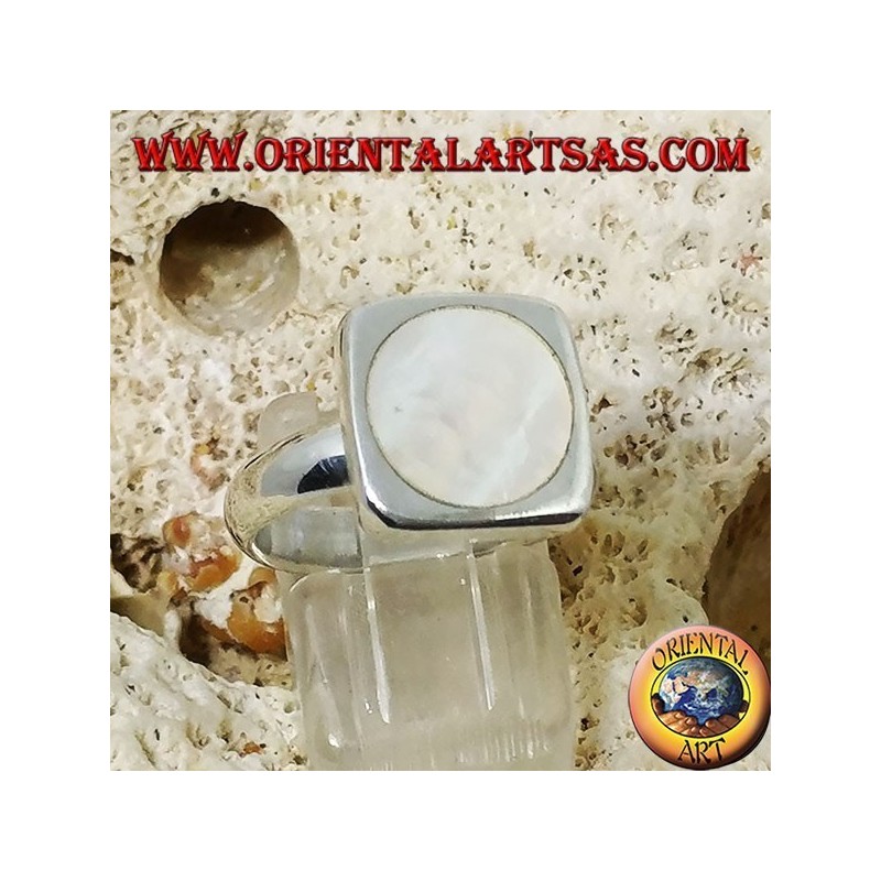 Anello in argento quadrato con madreperla tonda