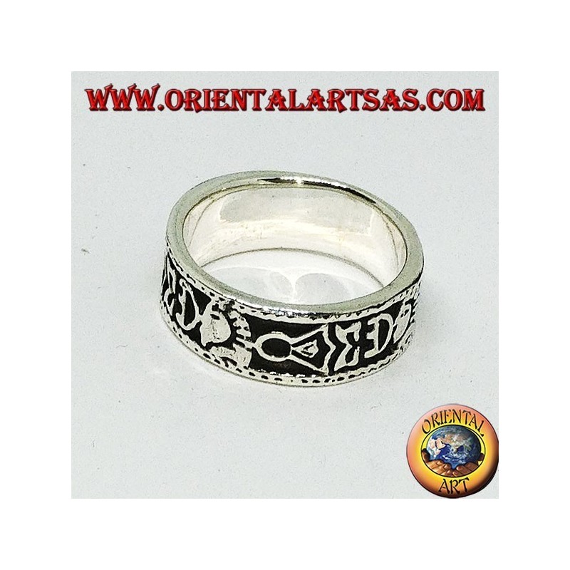 Bague en argent avec motifs maoris en bas-relief