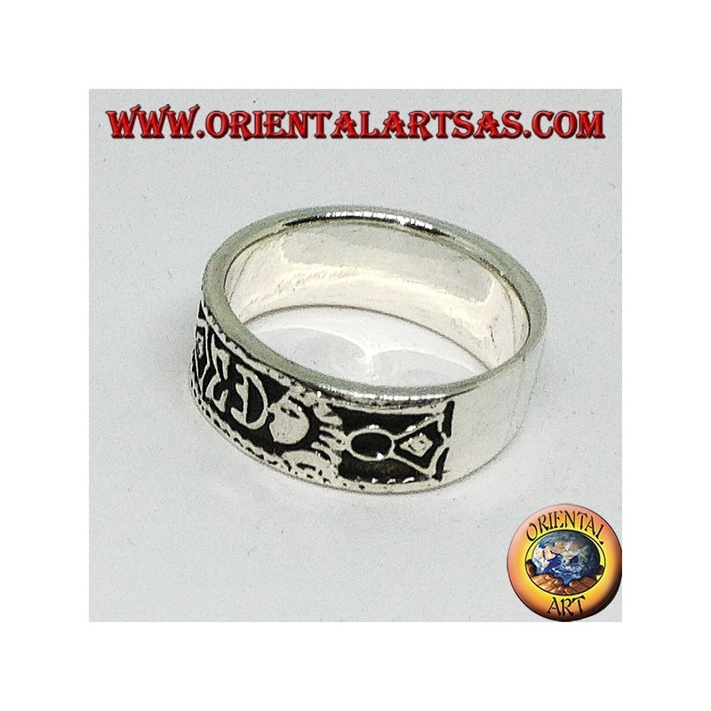 Bague en argent avec motifs maoris en bas-relief