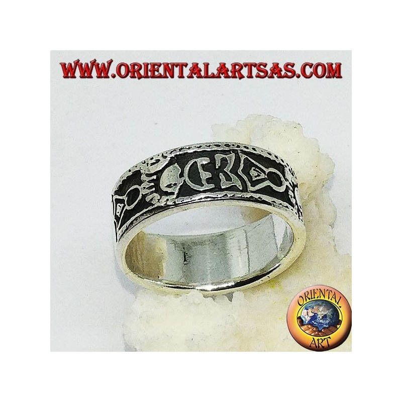 Bague en argent avec motifs maoris en bas-relief