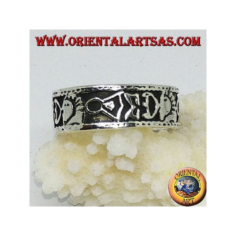 Anello fedina in argento con disegni maori a bassorilievo