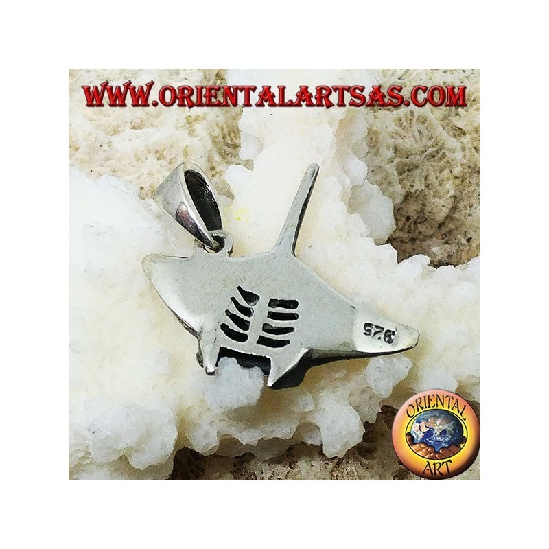 Silver manta pendant, symbol of elegance and beauty of the soul