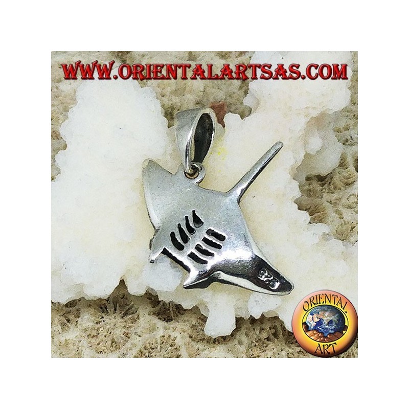 Silver manta pendant, symbol of elegance and beauty of the soul
