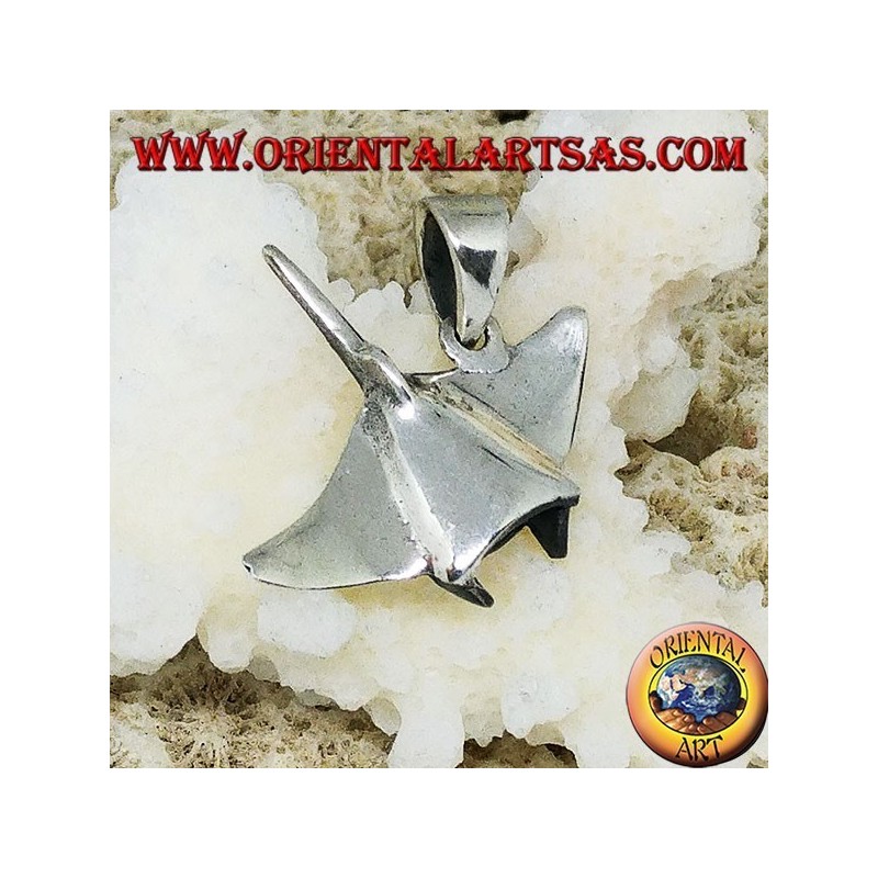 Colgante de plata manta, símbolo de elegancia y belleza del alma.