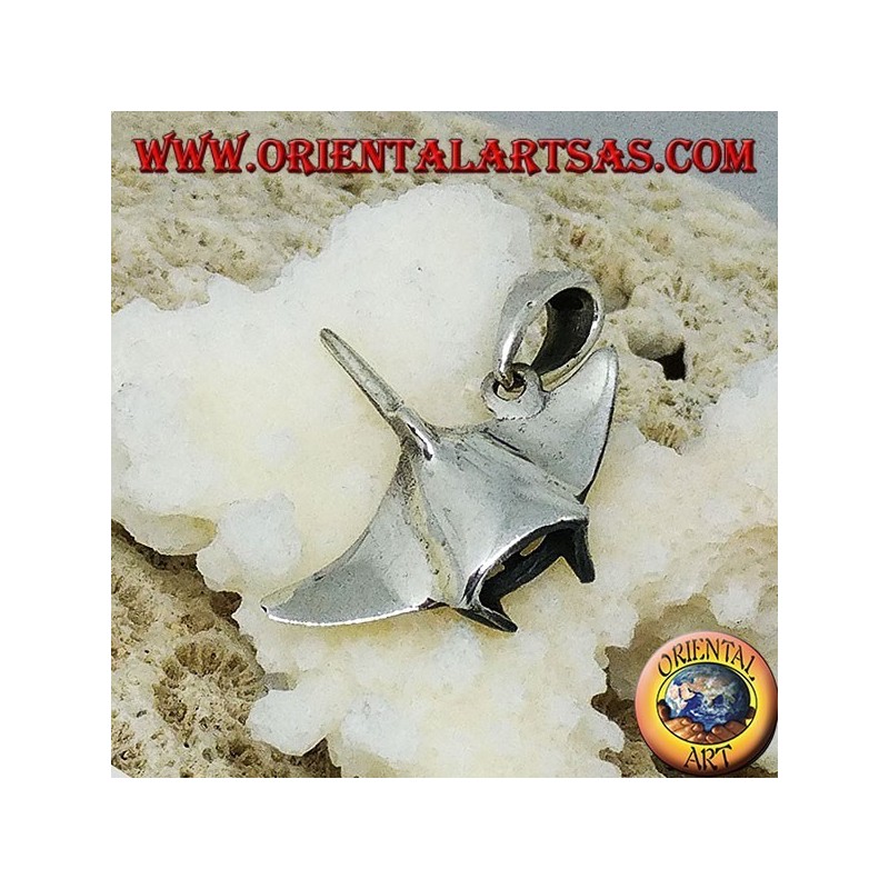 Silver manta pendant, symbol of elegance and beauty of the soul